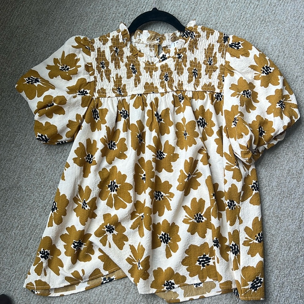 Puff sleeve top.